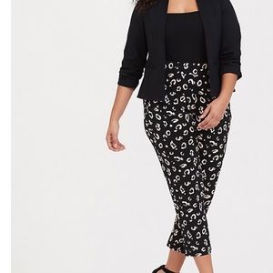 Torrid  Women’s Studio Knit Tapered Pant Black Leopard Size 3X Pockets